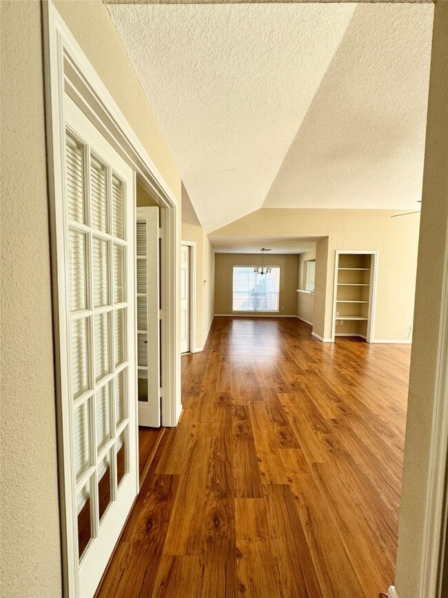 Building Photo - 7210 Greenwood Point Dr