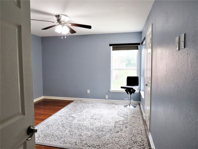 Building Photo - 1026 Thomas St