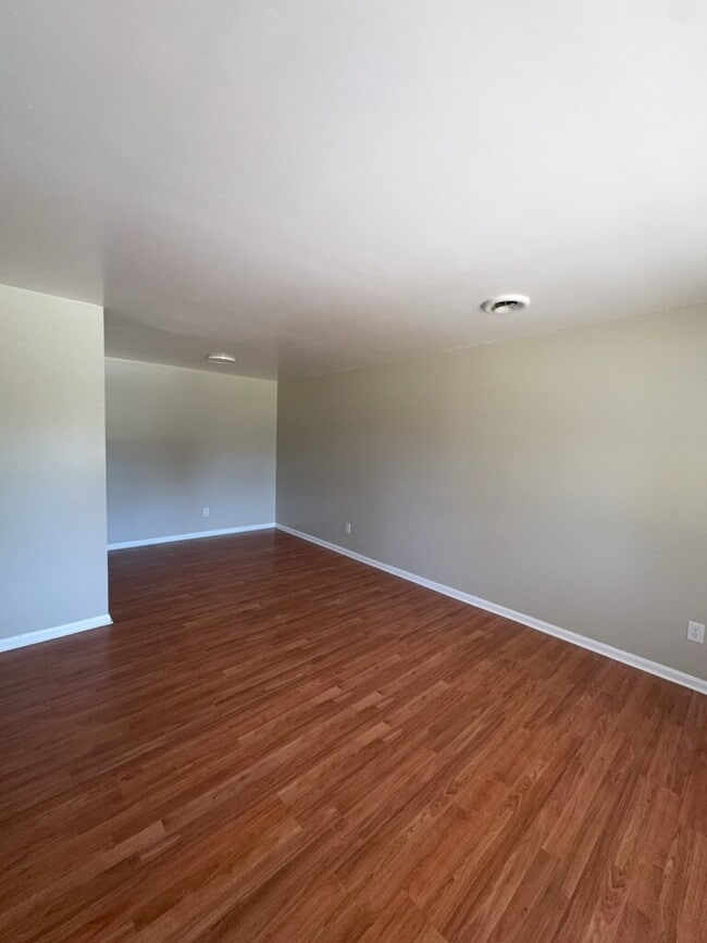 Building Photo - 415 Sterling Rd