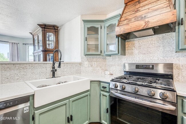 Building Photo - 6821 Pearl Ridge Dr