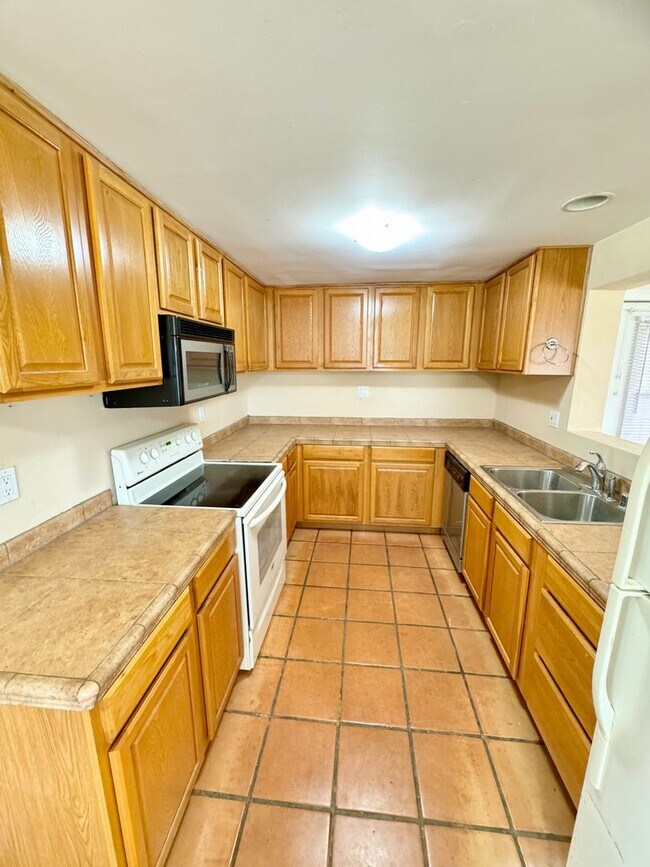Building Photo - Come soon! 2 Bedroom home