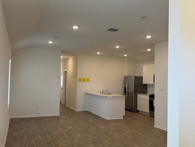 Building Photo - 312 Nizao Ln
