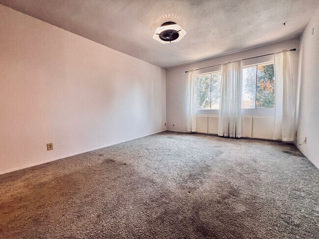 Building Photo - Mission Ridge 2 Bedroom 2 Bath Condo for Rent