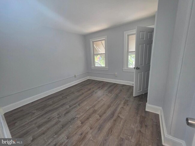 Building Photo - 714 Roebling Ave