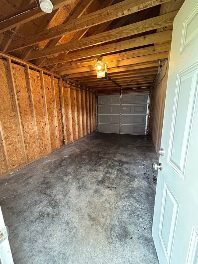Building Photo - 3 bed 2.5 bath in Germantown, 1 Car Garage, Fenced Yard