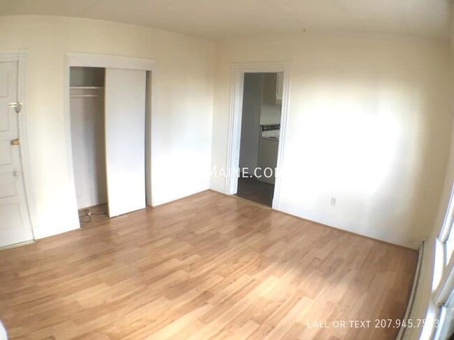 Building Photo - 699 Main St