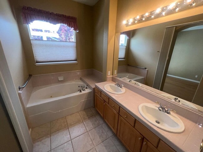 Building Photo - 2076 Mataro Way