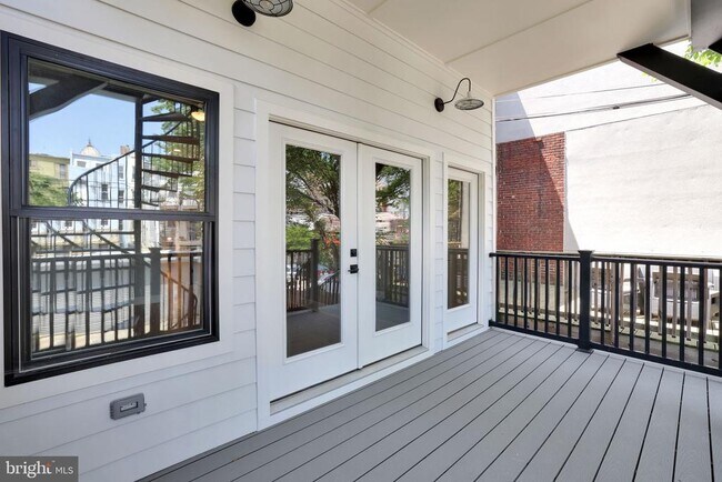 Building Photo - 1329 Irving St NW