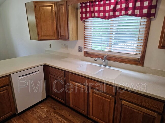 Building Photo - 5310 Brookview Dr