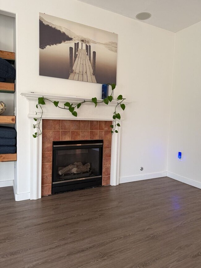 Building Photo - Spacious 3 Bed/2.5 Bath Federal Way Home.