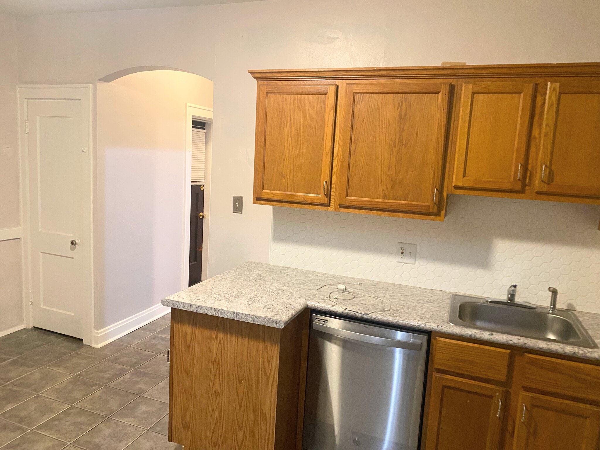 Building Photo - 5042 Mardel Ave