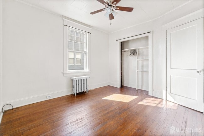 Building Photo - 196 Strawberry Hill Ave