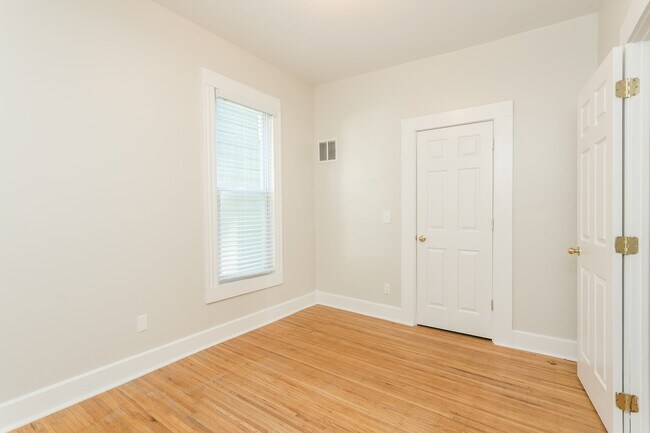 Building Photo - 284 Pearl St