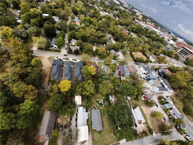 Building Photo - 325 S Washington Ave