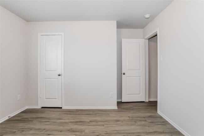 Building Photo - 404 Brushback Dr