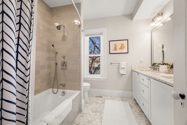 Building Photo - 40 Mead St