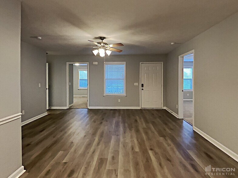 Building Photo - 1605 Mary Ct