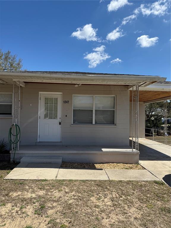 Building Photo - 1247 Lakeview Dr