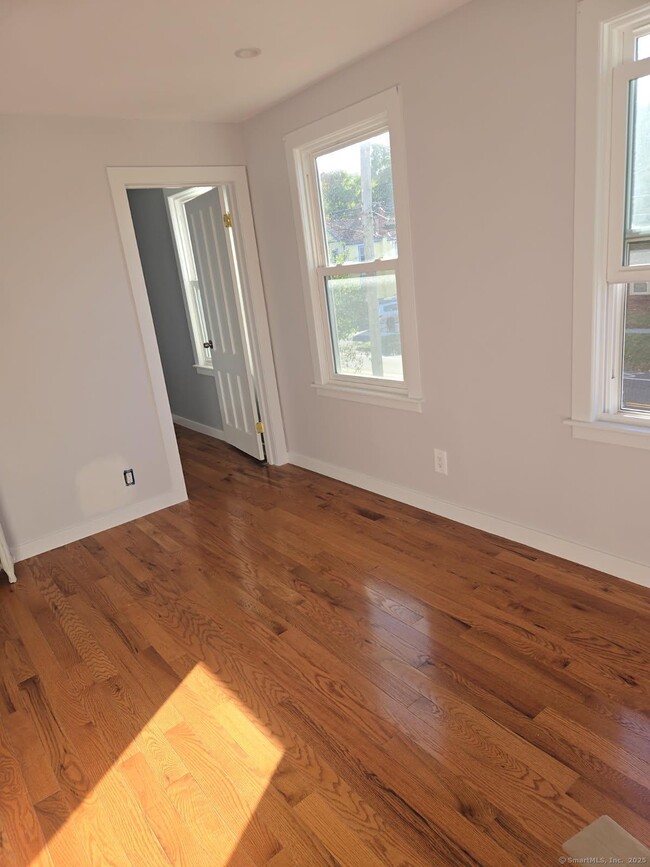 Building Photo - 1564 Elm St
