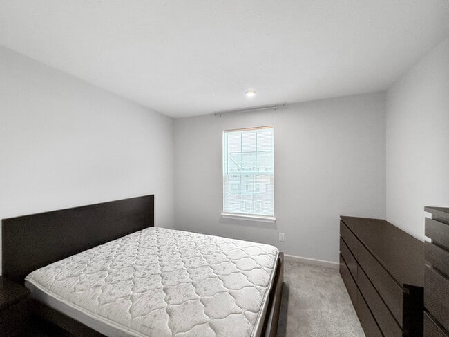 Building Photo - Pet-Friendly 3 Bedroom, 2.5 Bath Home for ...