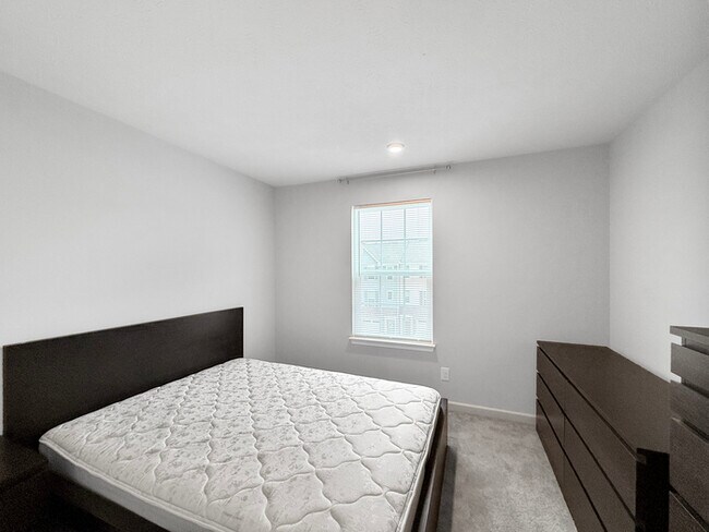 Building Photo - Pet-Friendly 3 Bedroom, 2.5 Bath Home for Rent in Cuyahoga Falls – Spacious & Charming!