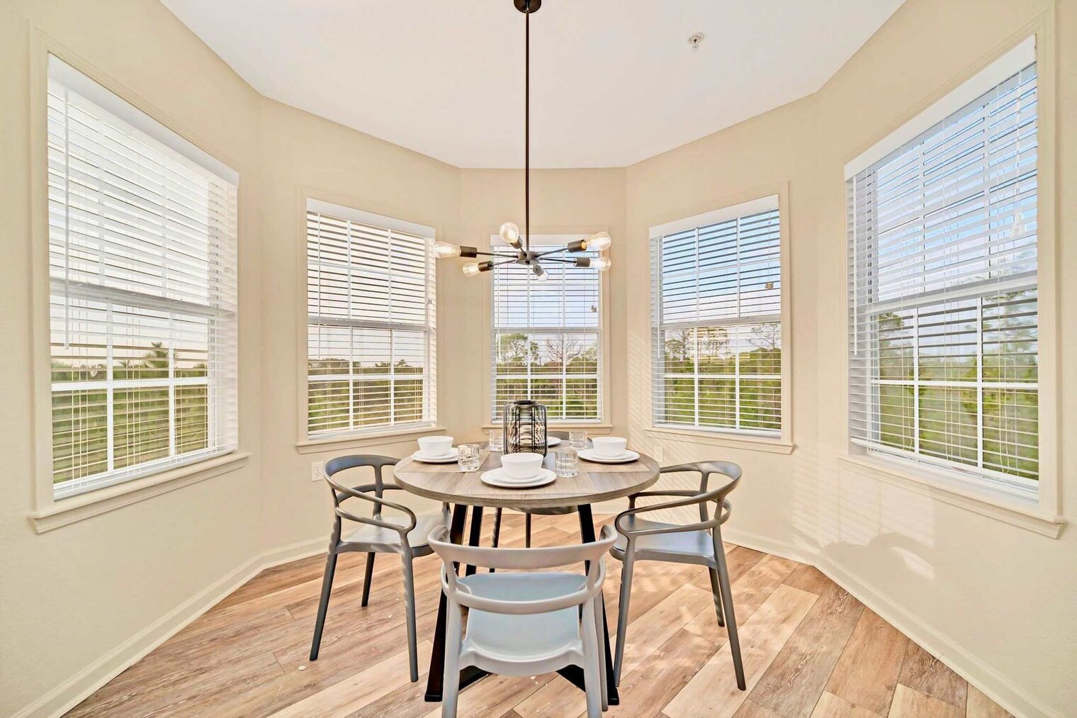 Building Photo - 14200 Avalon Rd