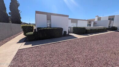 Building Photo - 6539 E Golf Links Rd