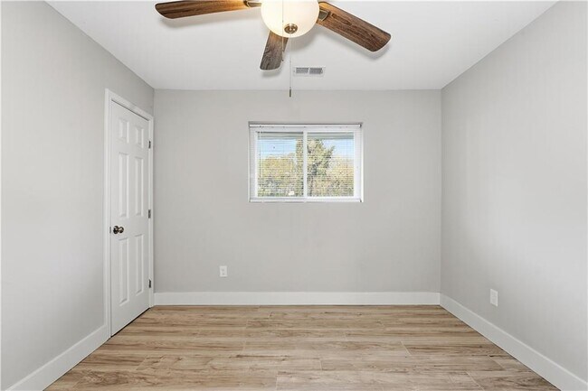 Building Photo - 1735 Carter Cir