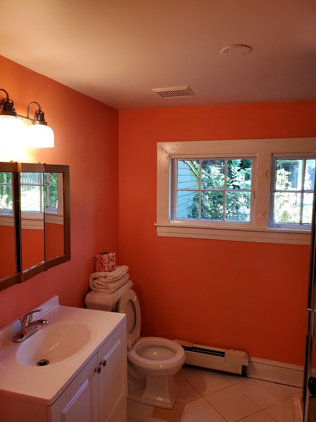 Building Photo - 113 Charles St