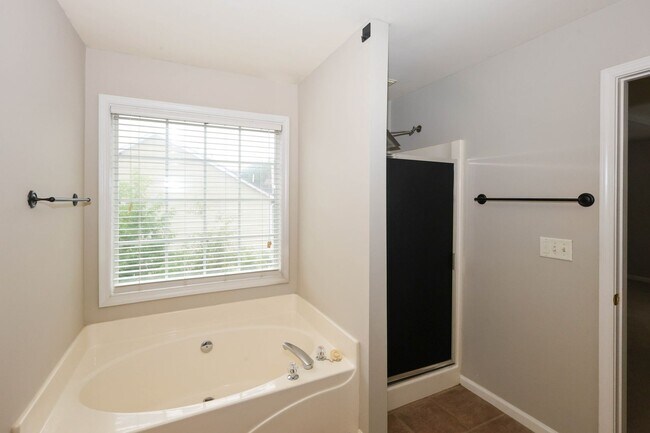 Building Photo - 2895 Haynes Club Cir SW