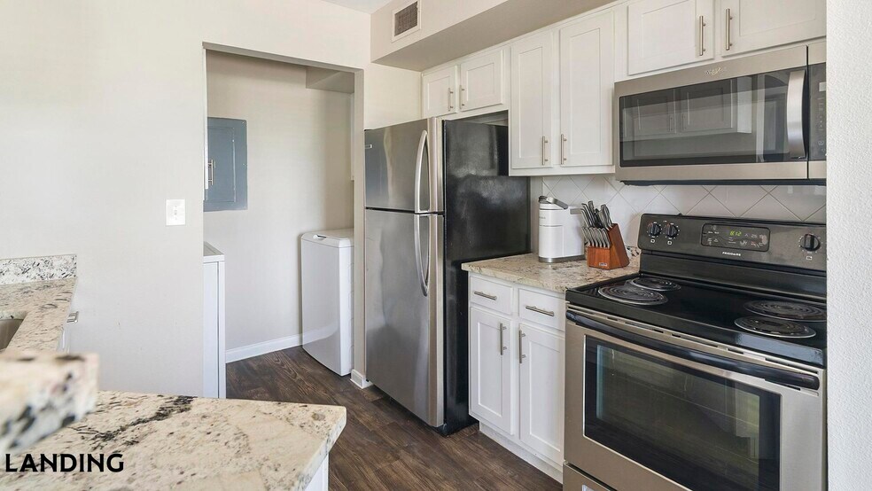 Building Photo - 3419 Fountains Dr