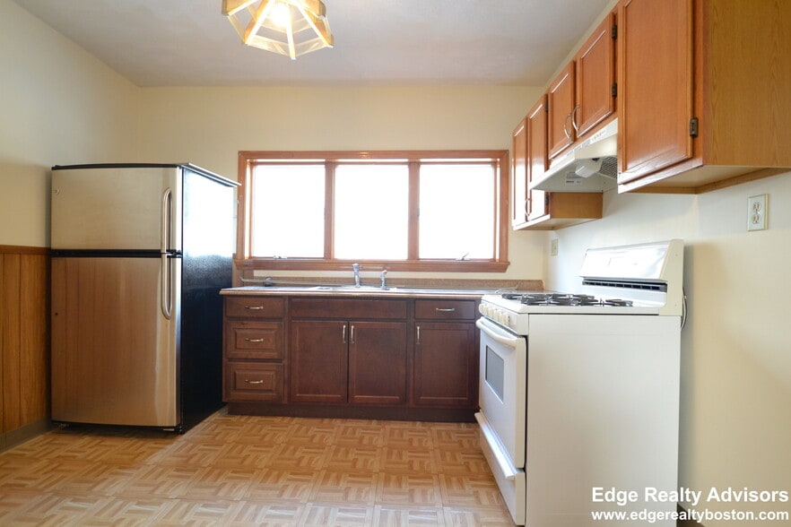 Building Photo - 41 Montfern Ave