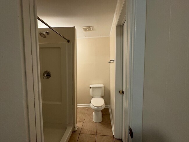 Building Photo - 1205 Broadus Ave SE