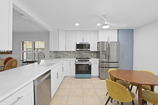 Building Photo - 5172 SE Club Way