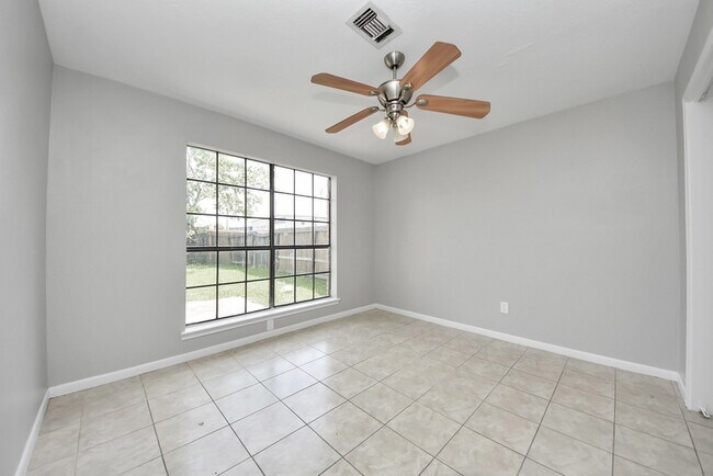 Building Photo - 115 Squires Bend