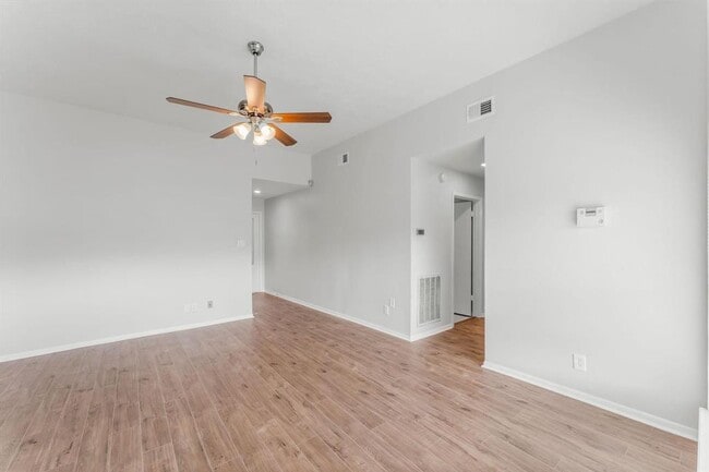 Building Photo - 16970 Mockingbird Ct