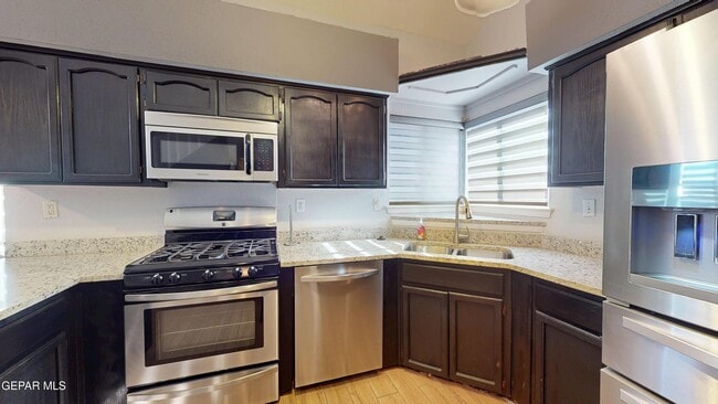 Building Photo - 7580 Plaza Taurina Dr