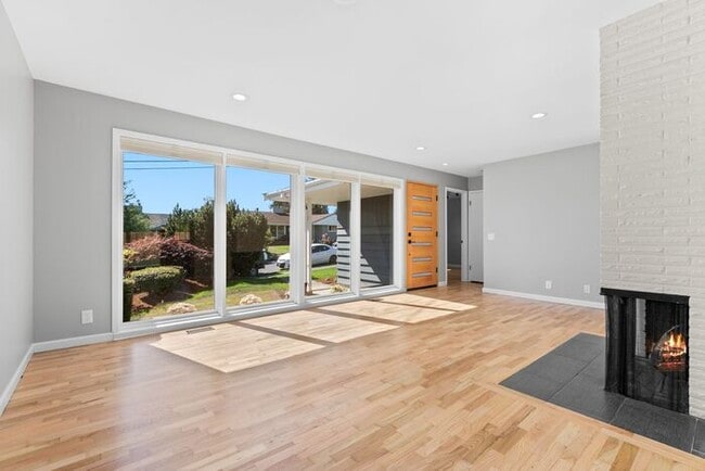 Building Photo - Freshly Updated West Seattle Rambler w/ Ai...