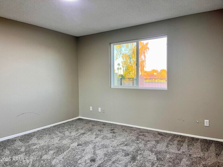 Nice size 2nd bedroom w/ carpet - 11625 S Mohave St