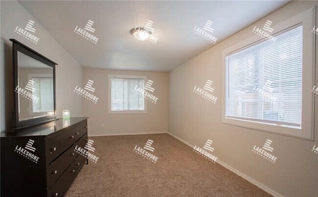 Building Photo - 3 Bed 2 Bath Graham Home w/ Beautiful Kitchen Remodel!