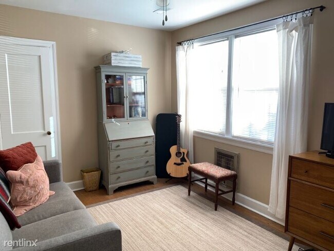 Building Photo - 2 br, 1 bath House - 1904 Warfield A Unit A