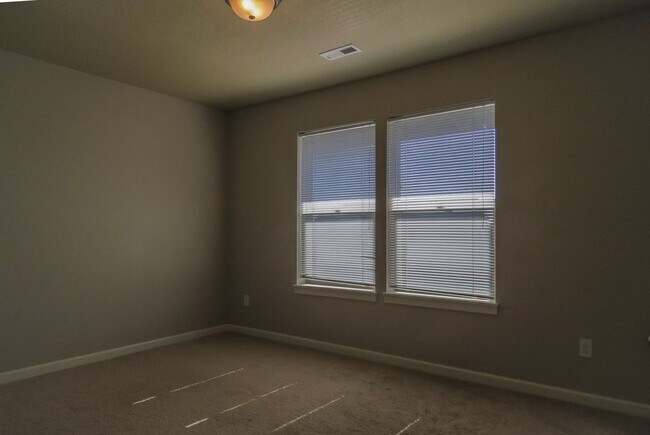 Building Photo - 3 Bedroom Corner lot Coming Soon in Carlton !