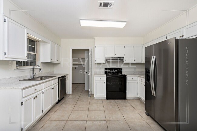 Building Photo - Sweet Cottage-esque 3-Bed 2-Bath in Daphne!