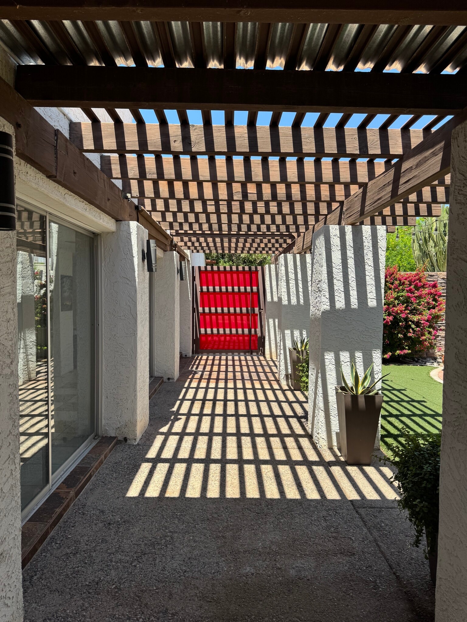 Building Photo - 2131 E Alameda Dr