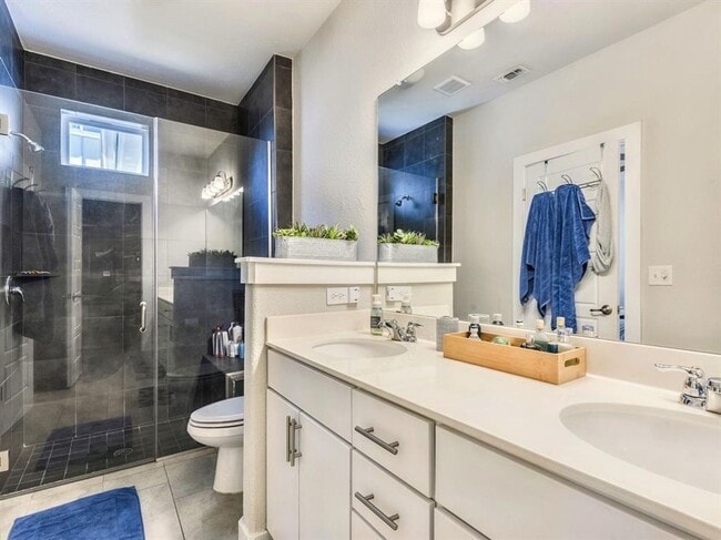 Building Photo - Inviting 4/BR 2.5/BA Home in Austin