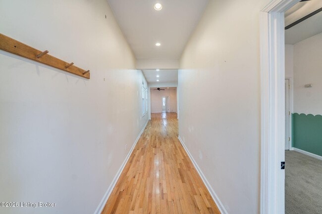 Building Photo - 1104 E St Catherine St