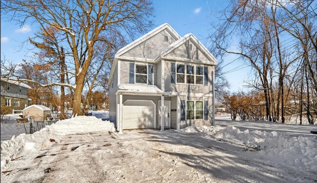 Building Photo - 13 Sligo St