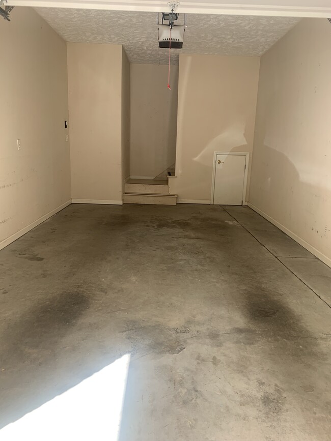 One Car Attached Garage - 532 Lionshead Rd