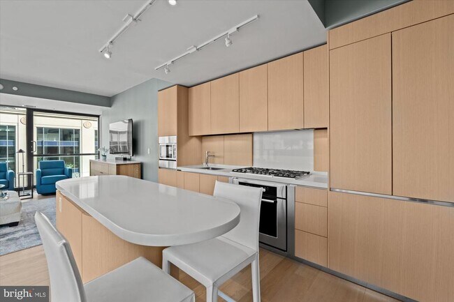 Building Photo - 925 H St NW