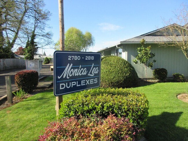Building Photo - Two Bedroom Duplex w/ Garage
